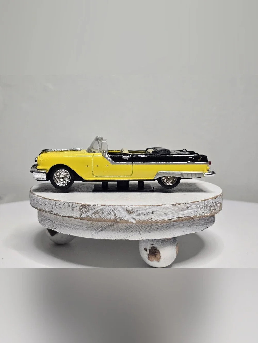 1955 Pontiac Starchief 1/43 Diecast Scale Model Car by NewRay China 2000